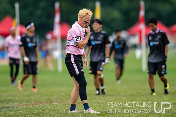 Buzz Bullets vs Seattle Sockeye in pool play at World Ultimate Club Championships