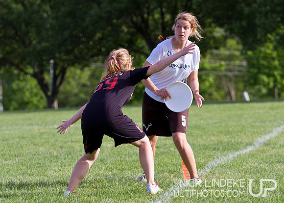 2014 USAU D-I College Champs Saturday Action