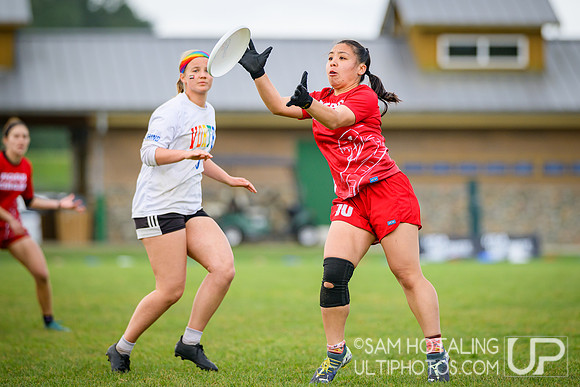 St. Olaf Vortex vs Wesleyan Vicious Circles in quarterfinals at USAU D-III College Championships