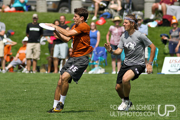 2012 USAU D-I College Championships Saturday Round 4 Action