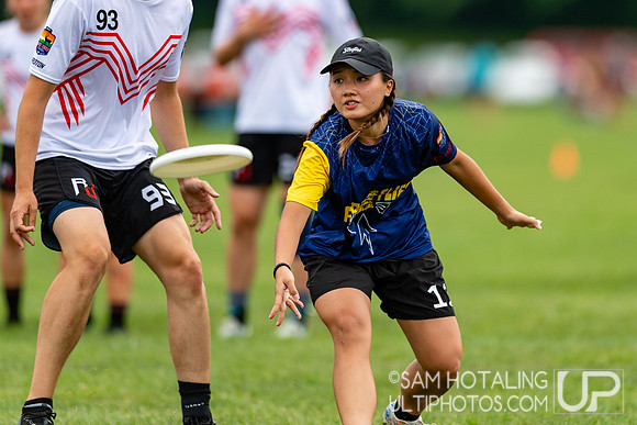 Fireflies vs Reading Ultimate in pool play at World Ultimate Club Championships