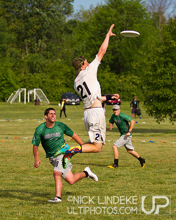 2014 USAU D-I College Champs Friday Action