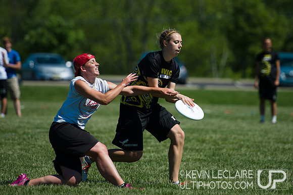 2014 USAU D-I College Champs Friday Round 4 Action