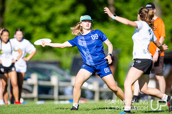 Women’s pool play at USAU DI College Championships