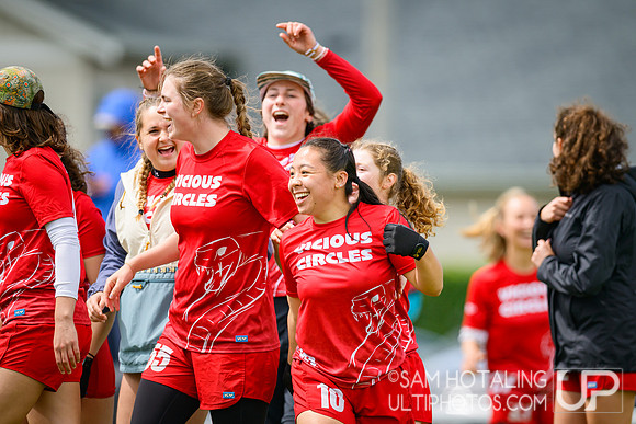 St. Olaf Vortex vs Wesleyan Vicious Circles in quarterfinals at USAU D-III College Championships