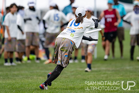 Chicago Nemesis vs Swampybarg in pool play at World Ultimate Club Championships