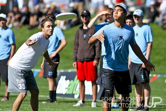2012 USAU D-I College Championships Sunday Qtrs Action