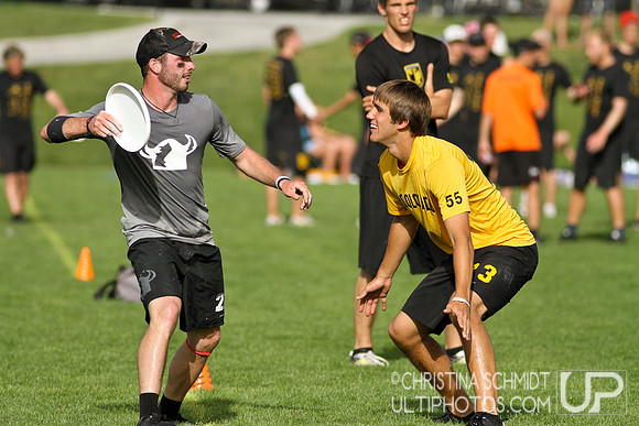 2012 USAU D-I College Championships Saturday Pre-Qtrs Action