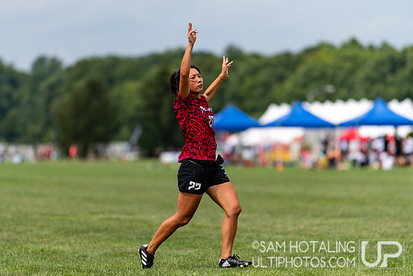 Chicago Nemesis vs Swampybarg in pool play at World Ultimate Club Championships