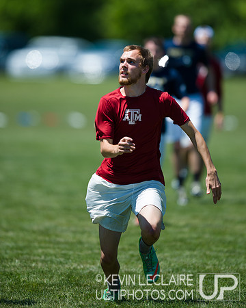 2014 USAU D-I College Champs Friday Round 3 Action
