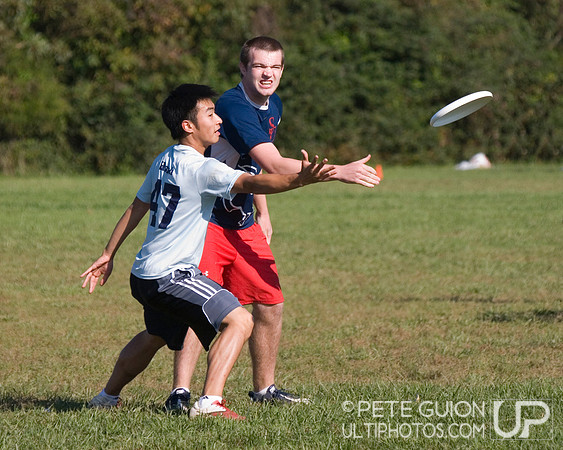 Sunday Round 1 Action -- 2011 Hucks off the Hilltop