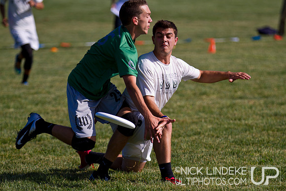 2014 USAU D-I College Champs Friday Action