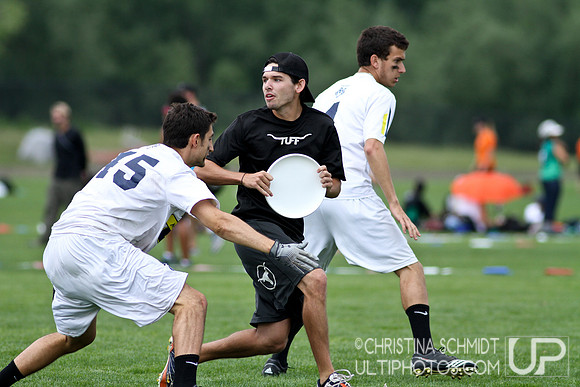 2012 USAU D-I College Championships Friday Round 3 Action