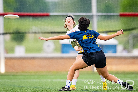 Women’s pool play at USAU DI College Championships