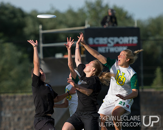 2012 USAU D-I College Championships Sunday Action