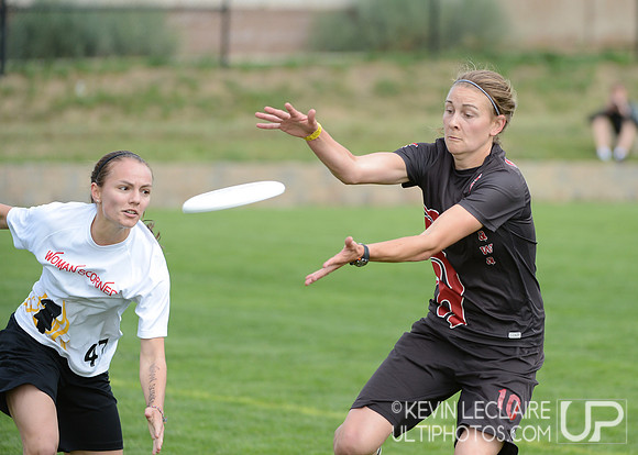 2012 USAU D-I College Championships Friday Round 1 Action