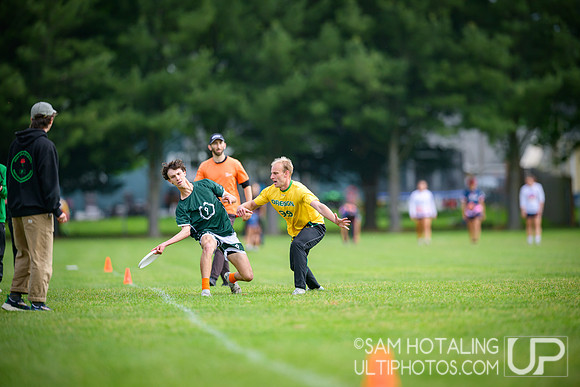 Pool play at USAU D-I College Championships