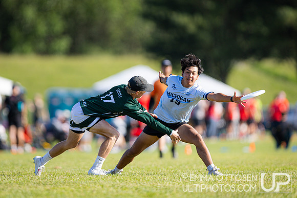 Saturday full coverage from USAU D-I College Championships, Western Washington vs Massachusetts