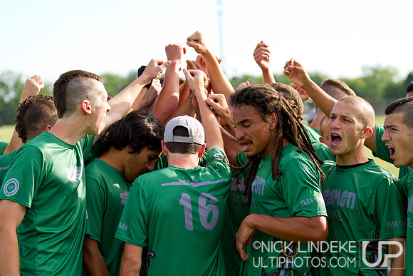 2014 USAU D-I College Champs Friday Action