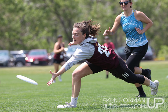 Biz Cook (Cougars #23) reaches for it - Pool Play at the 2021 USAU Masters National Championships