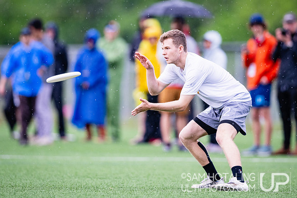 Men’s pool play at USAU DI College Championships