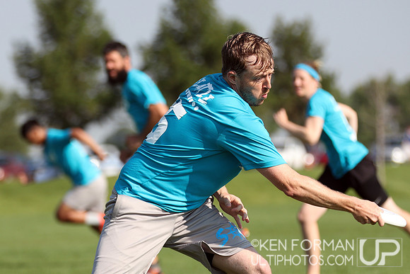Cam Hunter (SOS #15) with the huge pull v. Shipwreck - Bracket Play at the 2021 USAU Masters National Championships