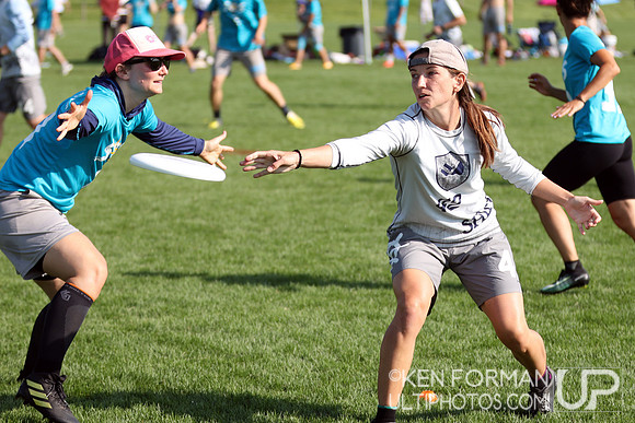 Lindsey Miller (SOS #11) trys to block Kelly Kerker (Shipwreck #42) - Bracket Play at the 2021 USAU Masters National Championships