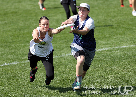 #2 Reboot Squad just beats out Sara Dieter (Ripe #6) during quarterfinals  Play at the 2021 USAU Masters National Championships