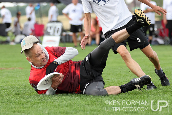 Age Against the Machine v. TriAged at the 2021 USAU Masters National Championships