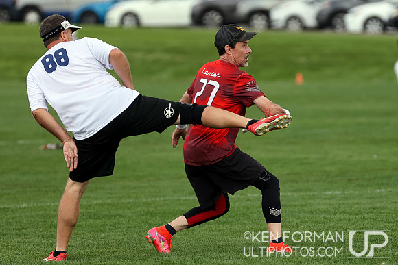 Tom Phillips (Age Against the Machine #88) v. Randall Lanier (TriAged #27)  at the 2021 USAU Masters National Championships