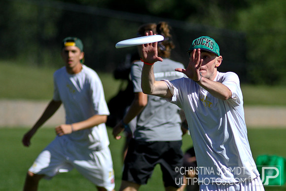 2012 USAU D-I College Championships Sunday Qtrs Action