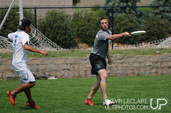 2012 USAU D-I College Championships Saturday Action