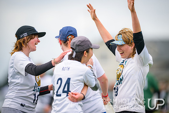 Haverford/Bryn Mawr Sneetches vs Mount Holyoke Daisy Chain in quarterfinals at USAU D-III College Championships