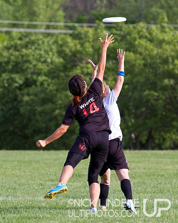 2014 USAU D-I College Champs Saturday Action