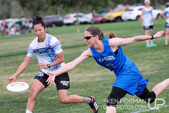 Stretch Mark v. Prime in Pool Play at the 2021 USAU Masters National Championships