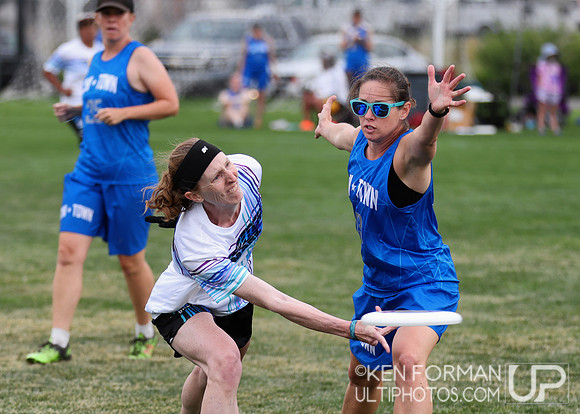 Stretch Mark v. Prime in Pool Play at the 2021 USAU Masters National Championships