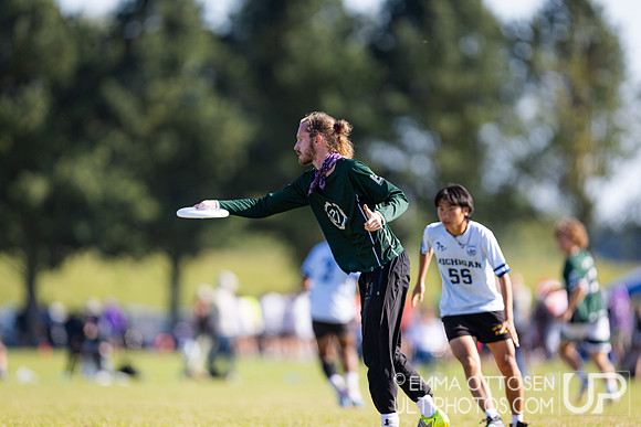 Saturday full coverage from USAU D-I College Championships, Western Washington vs Massachusetts