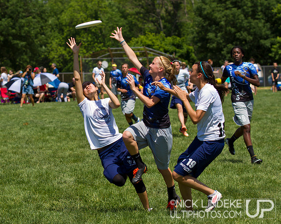 2014 USAU D-I College Champs Saturday Action