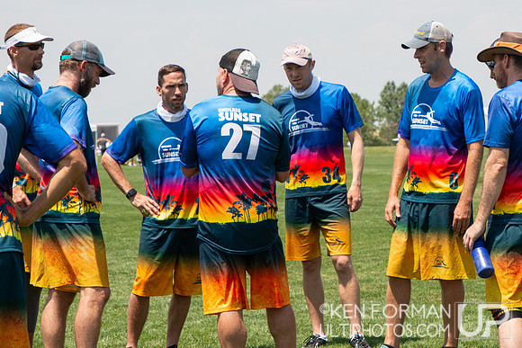 Endless Sunset huddles at the 2021 USAU Masters National Championships