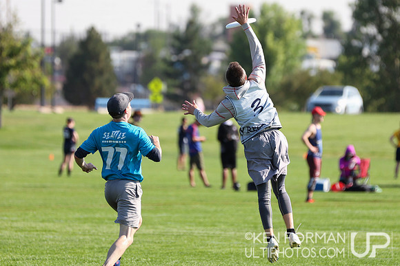 SOS vs. Shipwreck in Pre-Quarters at the 2021 USAU Masters National Championships