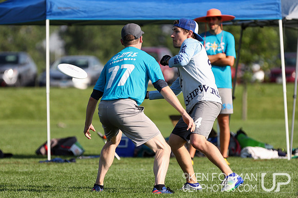SOS vs. Shipwreck in Pre-Quarters at the 2021 USAU Masters National Championships