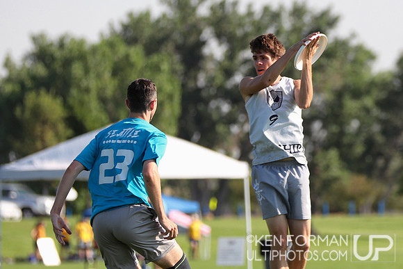 SOS vs. Shipwreck in Pre-Quarters at the 2021 USAU Masters National Championships