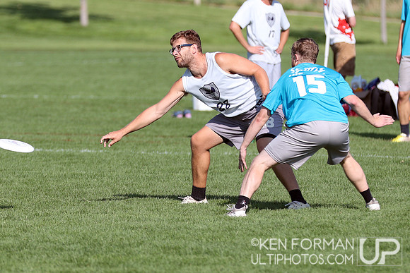 SOS vs. Shipwreck in Pre-Quarters at the 2021 USAU Masters National Championships