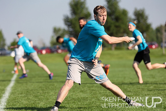 SOS vs. Shipwreck in Pre-Quarters at the 2021 USAU Masters National Championships