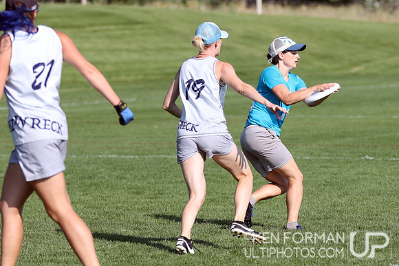SOS vs. Shipwreck in Pre-Quarters at the 2021 USAU Masters National Championships