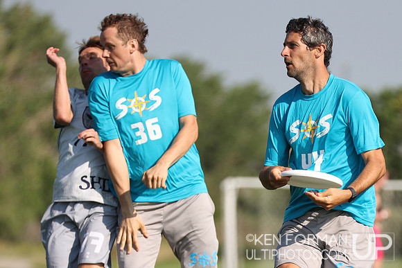 SOS vs. Shipwreck in Pre-Quarters at the 2021 USAU Masters National Championships