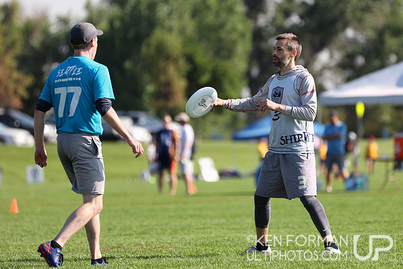 SOS vs. Shipwreck in Pre-Quarters at the 2021 USAU Masters National Championships