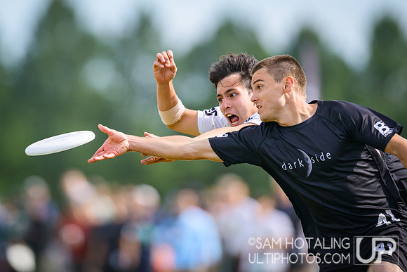 Highlights: quarterfinals at USAU D-I College Championships