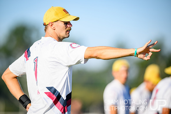 PoNY vs Revolver in men’s semifinals during Club Championships at Surf Cup Sports Park