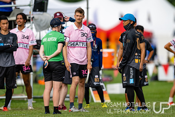 Buzz Bullets vs Seattle Sockeye in pool play at World Ultimate Club Championships
